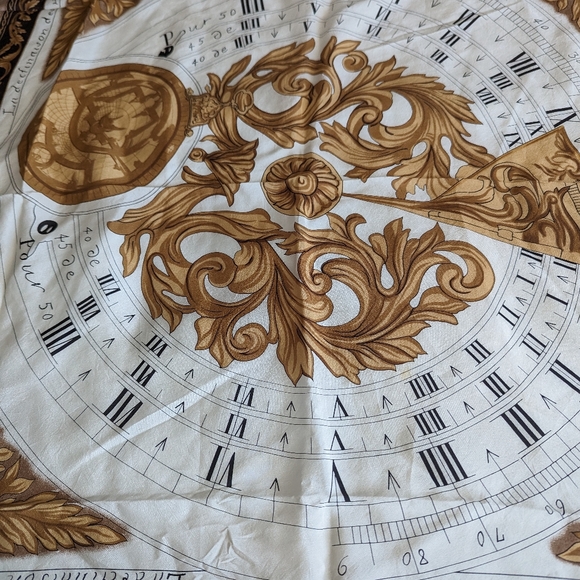 Vintage Liz Claiborne scarf. Lilly Silk. Natural colours. 32x32 inches approx. - Picture 3 of 7